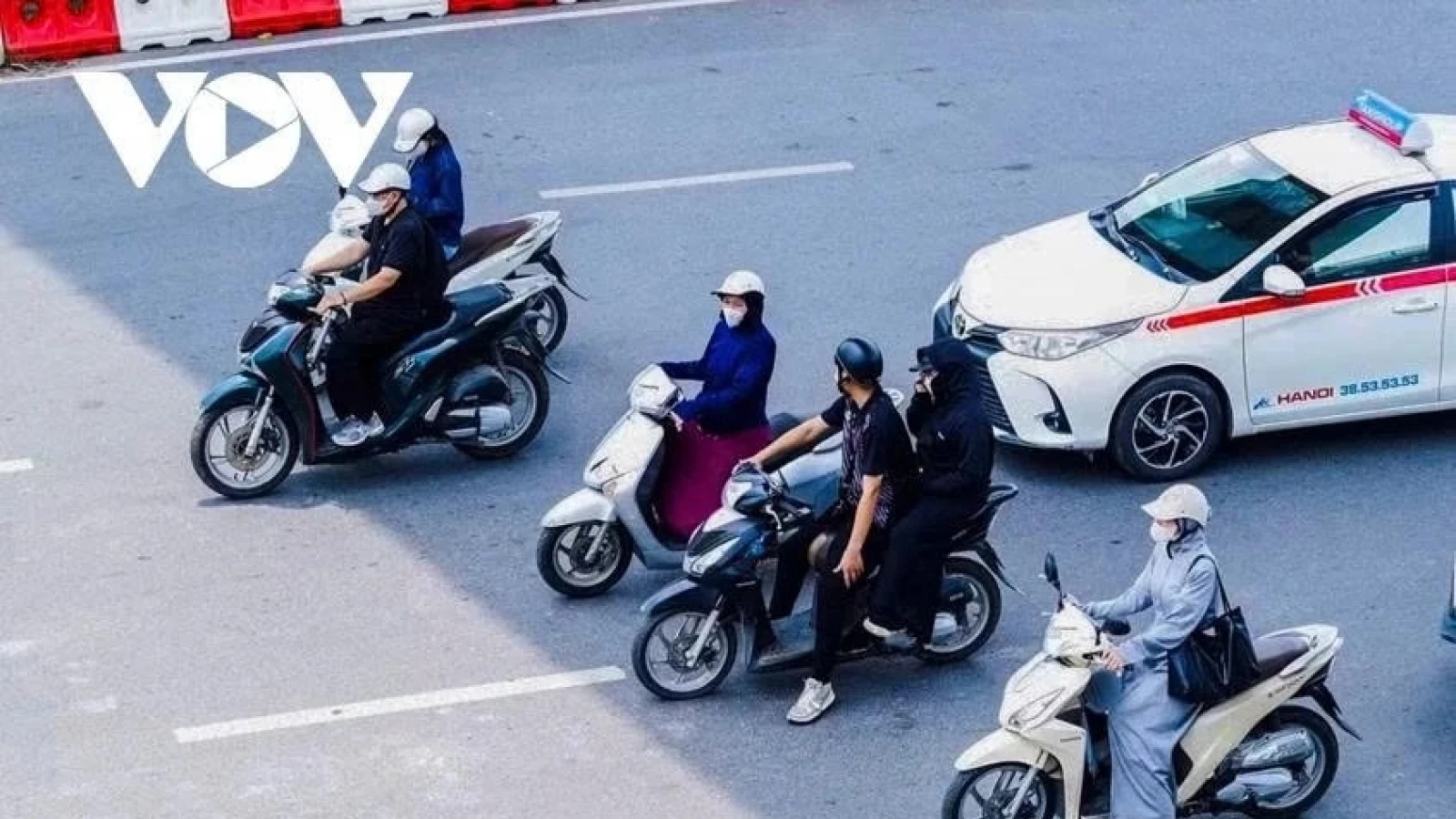 Nắng nóng gay gắt tiếp diễn ở Bắc Bộ và Trung Bộ, có nơi trên 39°C